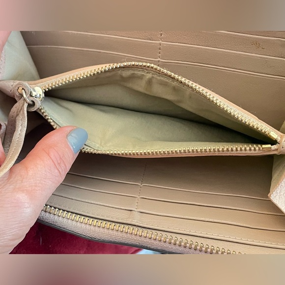 Chloe Long Wallet . Preowned condition.Authentic. - Picture 6 of 15